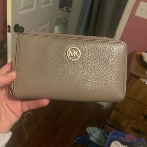 Michael Kors Pebble Leather Wallet in Taupe